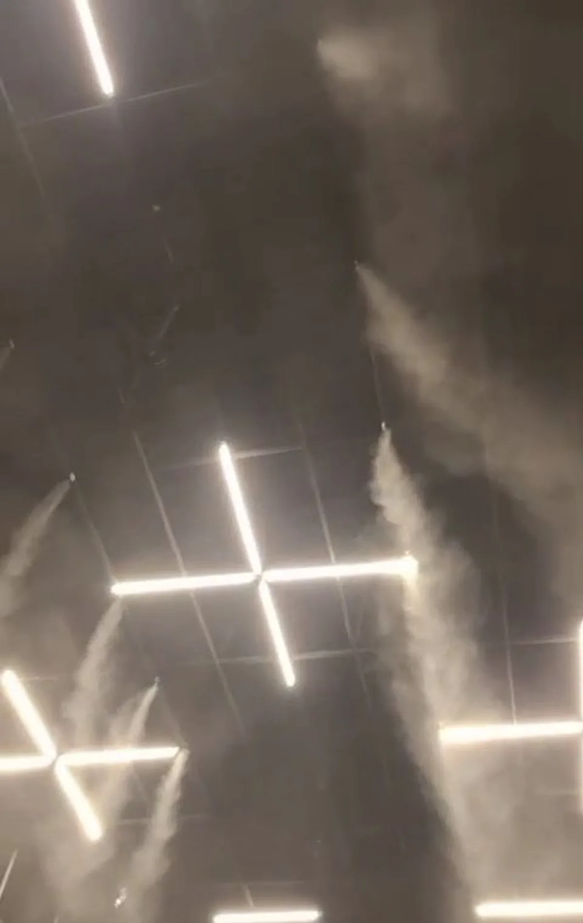 Fine mist under a workspace roof structure